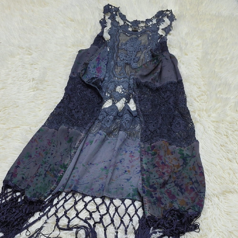 Gimmicks by BKE Lace Shaw